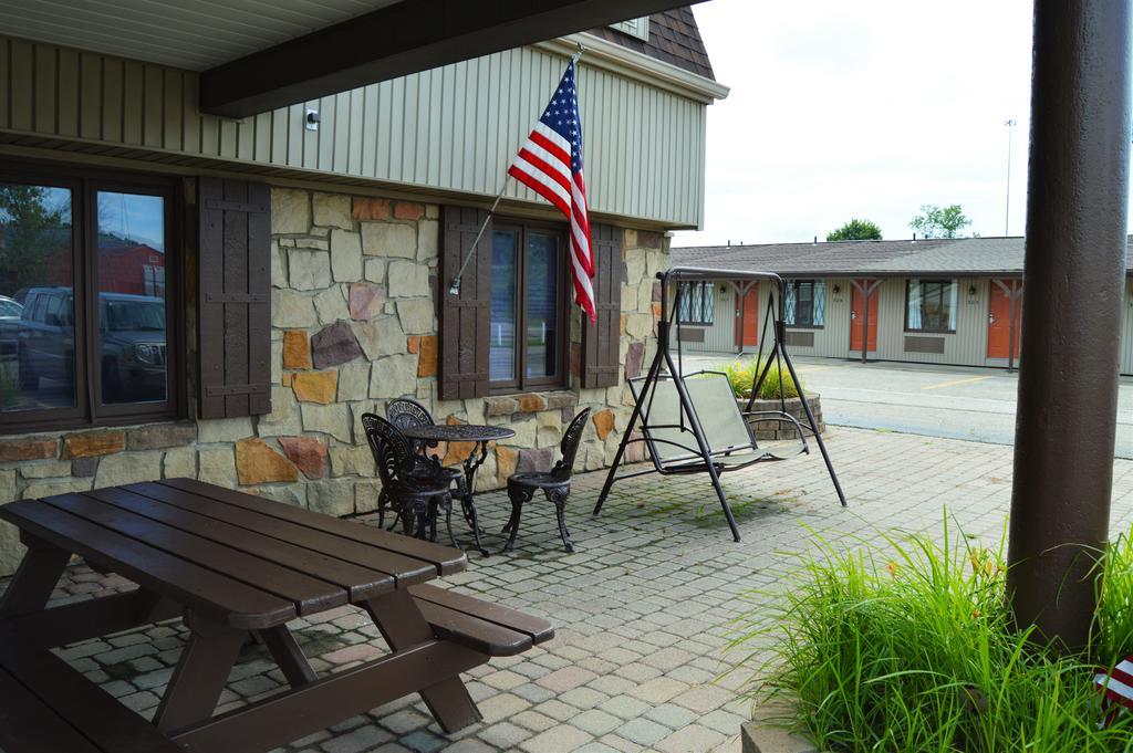 קיימברידג' Deer Creek Motel מראה חיצוני תמונה